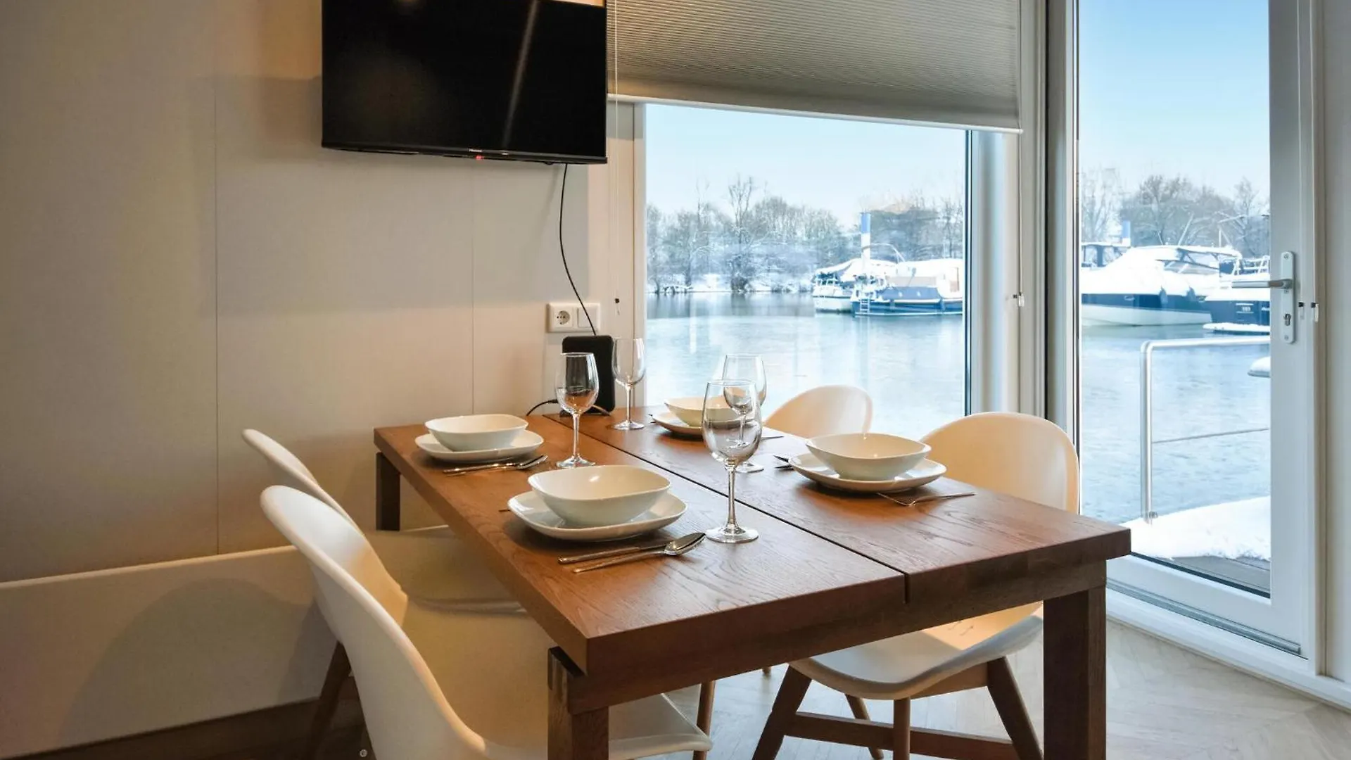 Úszó hotel House Boat Trinidad Hotel Maastricht