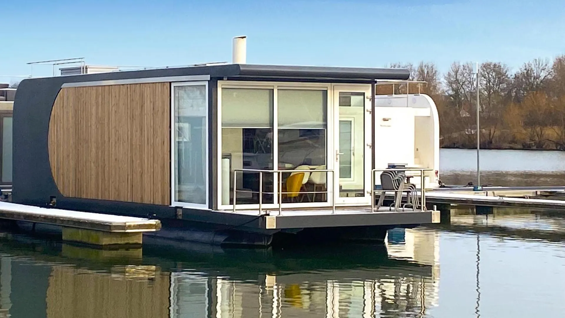 Отель House Boat Trinidad Маастрихт